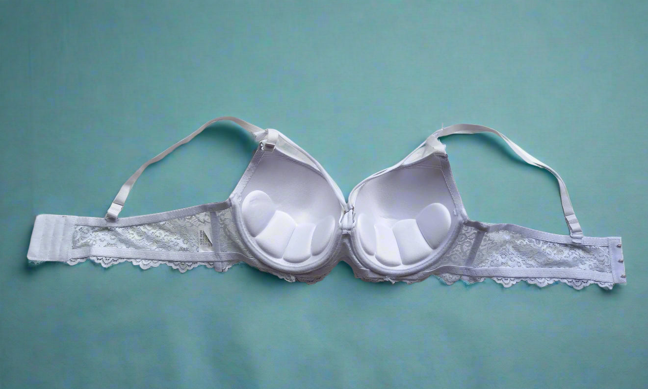Elegant White Padded Lace Bra – Timeless Comfort & Feminine Style