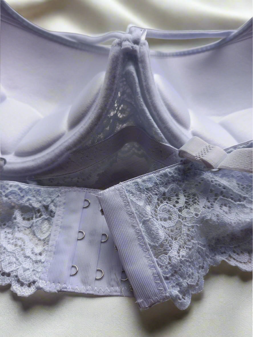 Elegant White Padded Lace Bra – Timeless Comfort & Feminine Style